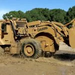 Kampf-Bagger Der Fast Armored Backhoe Loader (FABHL) von Çukurova Defence im Einsatz.