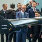 Heute war der ukrainische Präsident Wolodymyr Selenskyj zu Regierungskonsultationen beim deutschen Bundeskanzler Friedrich Merz in Berlin zu Gast und informierte sich über deutsch-ukrainische Entwicklungen.