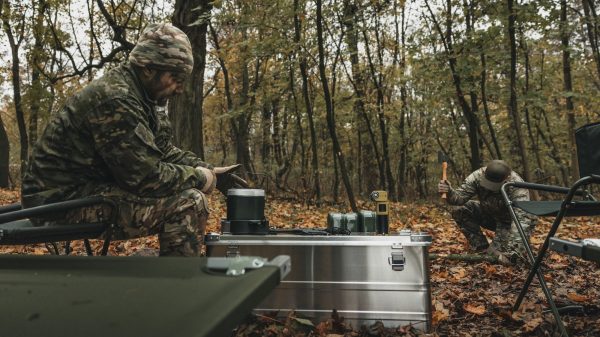 Dieses Bild zeigt nur ein paar militärische / behördliche Ausrüstungsgegenstände, die durch Dönges entwickelt, hergestellt oder vertrieben werden.