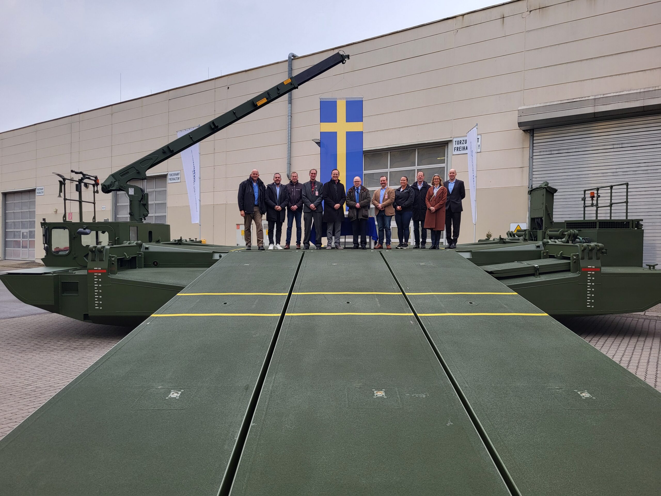 Die schwedische Beschaffungsbehörde Försvarets Materielverk (FMV) hat am 5. März die Lieferung von weiteren amphibischen Brücken- und Fährsystemen M3 von General Dynamics European Land Systems–Bridge Systems beauftragt.
