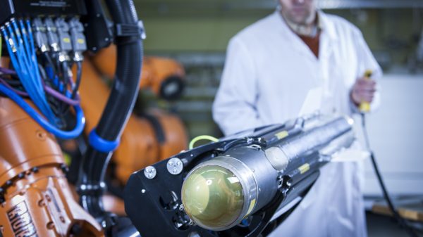 Produktion eines Lenkflugkörpers Pars 3 LR mit Sprengkopf der TDW.