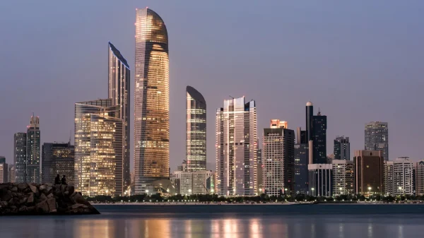 Die Golfstaaten, hier symbolisch die Hauptstadt der VAE Abu Dhabi, müssen nach den iranischen Angriffen auf die Städte in der Region ihre Luftverteidigung ausbauen.