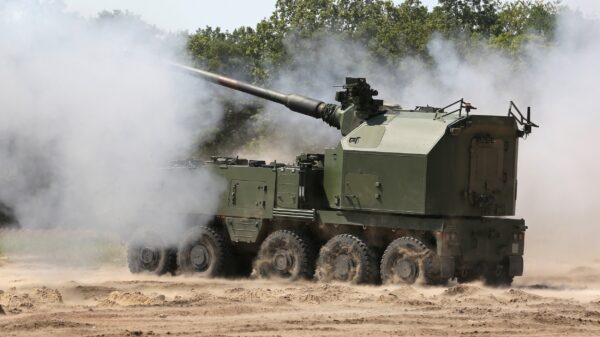 Bei den nächsten Radhaubitzen der Schweizer Armee handelt es sich um das 155mm Artillerie-Geschütz-Modul (AGM) auf dem 10x10-Trägerfahrzeug PIRANHA IV.