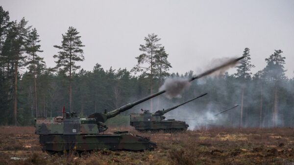 Feuer: Panzerhaubitzen 2000 des Artilleriebataillons 131 aus Weiden schießen im Rahmen der multinationalen Übung Iron Sword in Litauen.