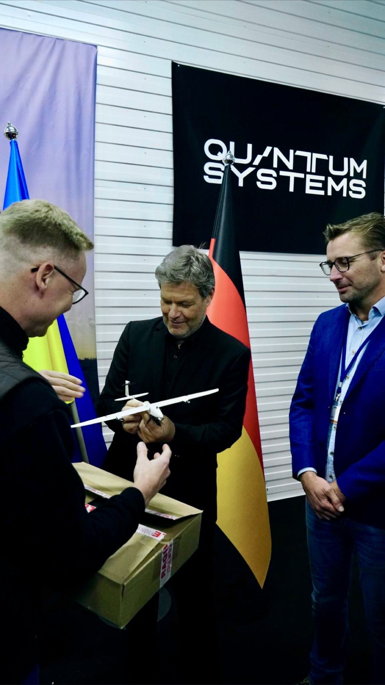 Die gestern durch Vizekanzler Robert Habeck eröffnete Produktionsstätte in der Ukraine ist das vierte Werk von insgesamt sieben Standorten von Quantum Systems weltweit.