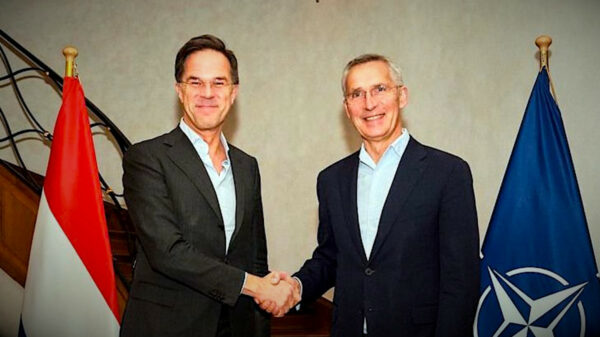 Der Niederländer Mark Rutte (links) wird Nachfolger des Norwegers Jens Stoltenberg (rechts) als neuer NATO-Generalsekretär.