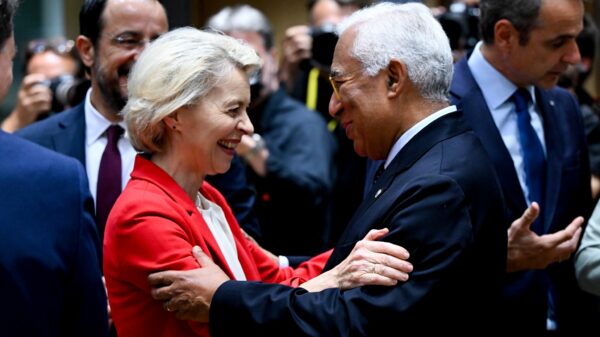 Einigkeit gab es auf dem EU-Gipfel insbesondere auf Fotos zu sehen, wie hier zwischen EU-Kommissionspräsidentin Ursula von der Leyen (l.) und dem Präsidenten des Europäischen Rates, António Costa.