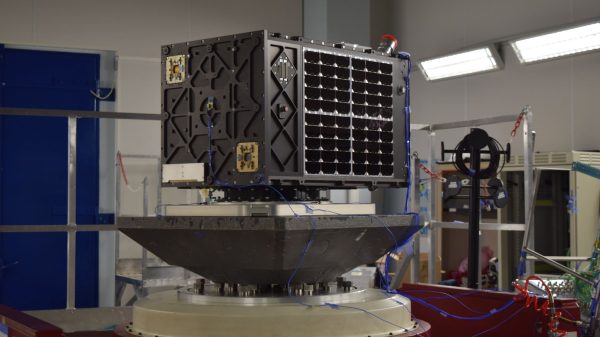 München ins All: Flamingo-1 Satellit von Vyoma während der Testkampagne am Boden. (Copyright: Vyoma, Download)