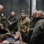 Als der schwedische Heereschef Jonny Lindfors mehr als 30 Heereschefs aus Europa, den Vereinigten Staaten und Afrika in Kiruna empfing, um über die strategische Bedeutung des hohen Nordens zu diskutieren, brachte er vier Unternehmen mit, die Schwedens Spitzenkompetenz im Bereich der arktischen Kampfumgebung unter Beweis stellen: Saab, BAE Systems Bofors, BAE Systems Hägglunds – und Snigel.