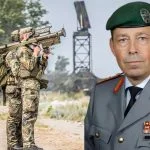 Im Interview mit dem Defence Network sprach Generalleutnant Heico Hübner, Stellvertretender Inspekteur des Heeres, über die Fähigkeiten seiner Truppengattung im Bereich Flugabwehr. Im Hintergrund: Fliegerfausttrupps und ein Luftraumüberwachungsradar der Bundeswehr.