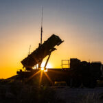 Deutschland Ein Startgerät des Flugabwehrraketensystems Patriot vom Taktischen Aus- und Weiterbildungszentrum Flugabwehrraketen der Luftwaffe USA steht bei Sonnenuntergang in der Wüste in Fort Bliss/El Paso.