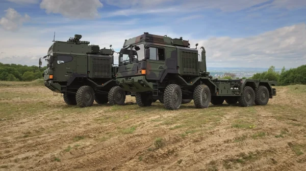 Die Vereinbarung zwischen ELVON und RMMV schafft einen Rahmen für die Zusammenarbeit u.a. bei der Montage von Militärlastwagen (Symbolbild).