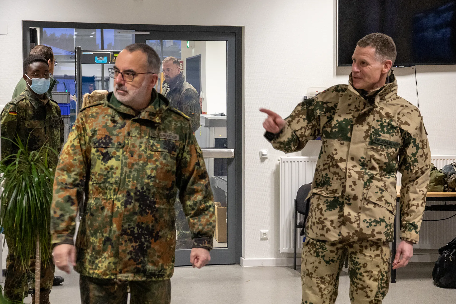 Der Inspekteur des Sanitätsdienstes, Generaloberstabsarzt Dr. Ulrich Baumgärtner, verabschiedete das Vorkommando vergangenen Mittwoch in Wunstorf in die Türkei.