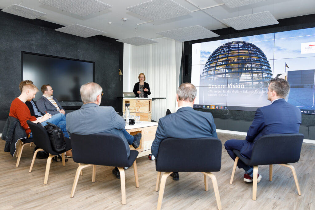 Geschäftsführerin Kathrin Hahn präsentierte am 15. März 2023 die Vision der BWI GmbH für die digitale Zukunftsfähigkeit unseres Landes.