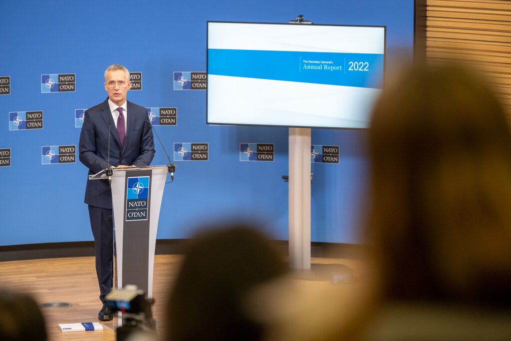 NATO-Generalsekretär Jens Stoltenberg forderte die Mitgliedsstaaten auf, das gemeinsame Zwei-Prozent-Ziel aus den Gipfelbeschlüssen 2014 in Wales „als Minimum“ zu verstehen.