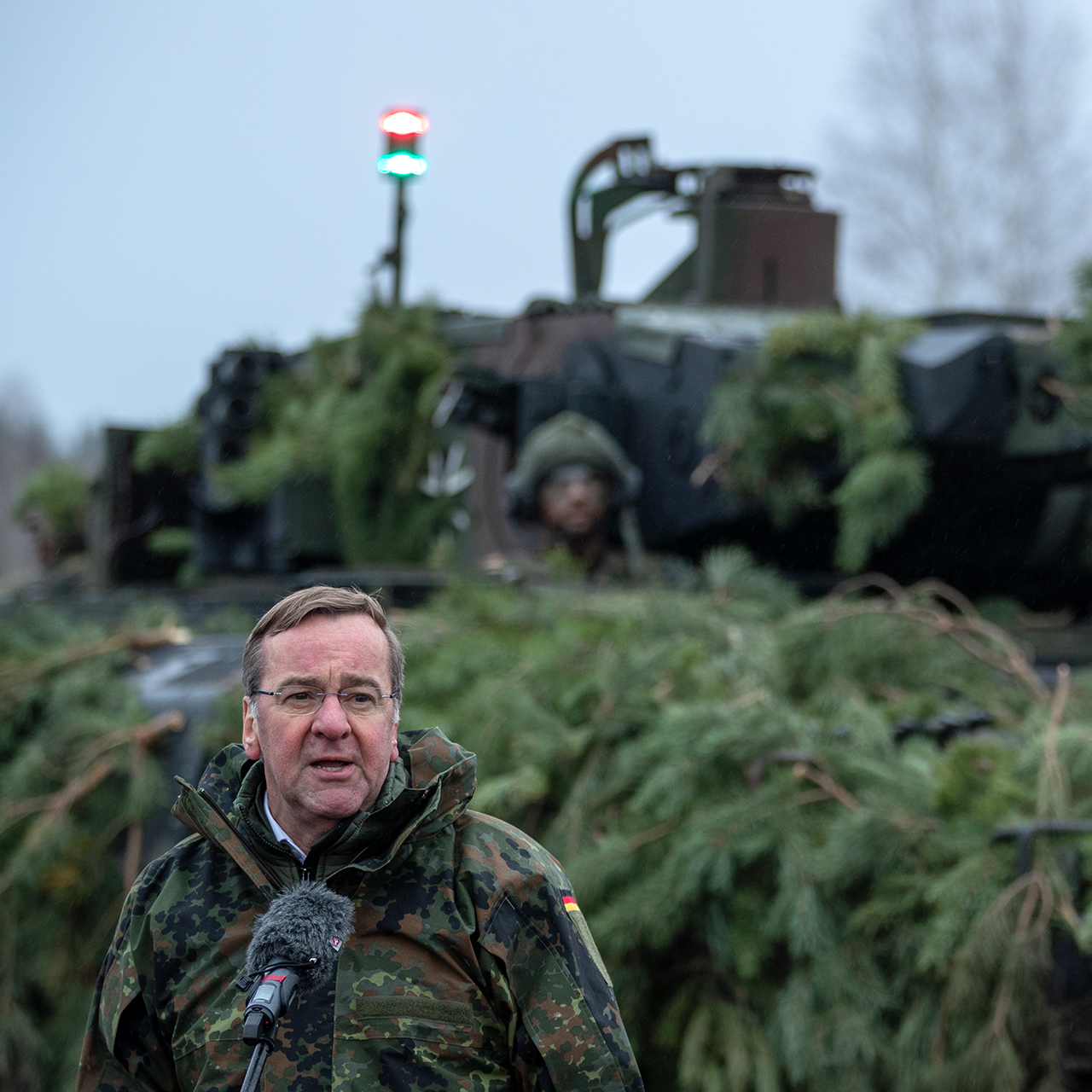 Bundesminister der Verteidigung, Boris Pistorius, beim Besuch der Panzergrenadiere von der 2. Kompanie des Panzergrenadierbataillons 122 bei seinem ersten Truppenbesuch in Altengrabow, am 26.01.2023.