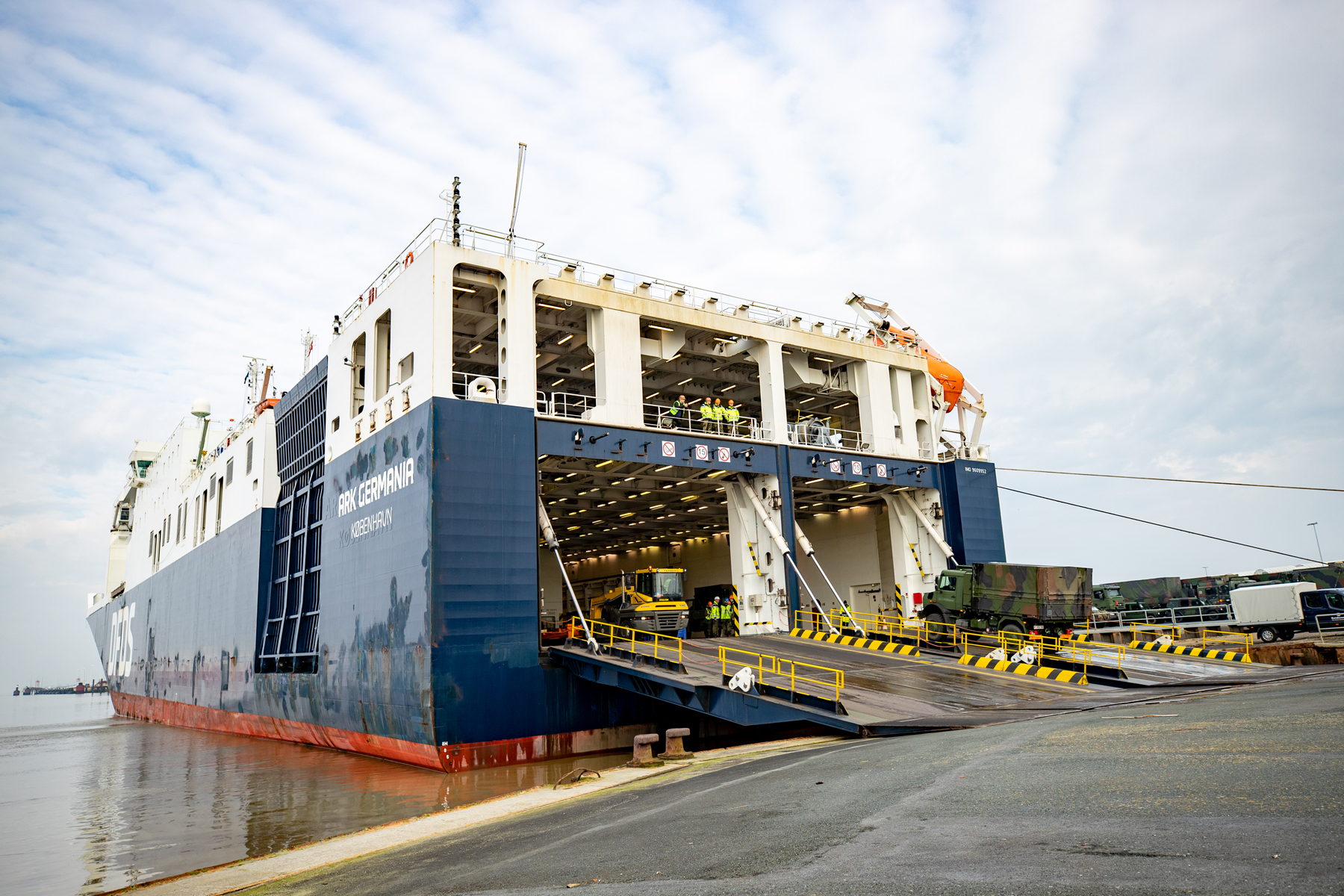 Seetransport mit einer RoRo-Fähre im (Re)-Deployment. Foto: Bundeswehr / Haehnel