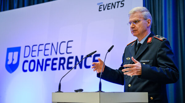 Generalmajor Lutz Kohlhaus, designierter Stellvertretender Inspekteur Luftwaffe, Kommando Luftwaffe eröffnete den Reigen der Vorträge des cpm Air Defence Summit mit seiner Keynote zum Thema „Bodengebundene Luftverteidigung“.