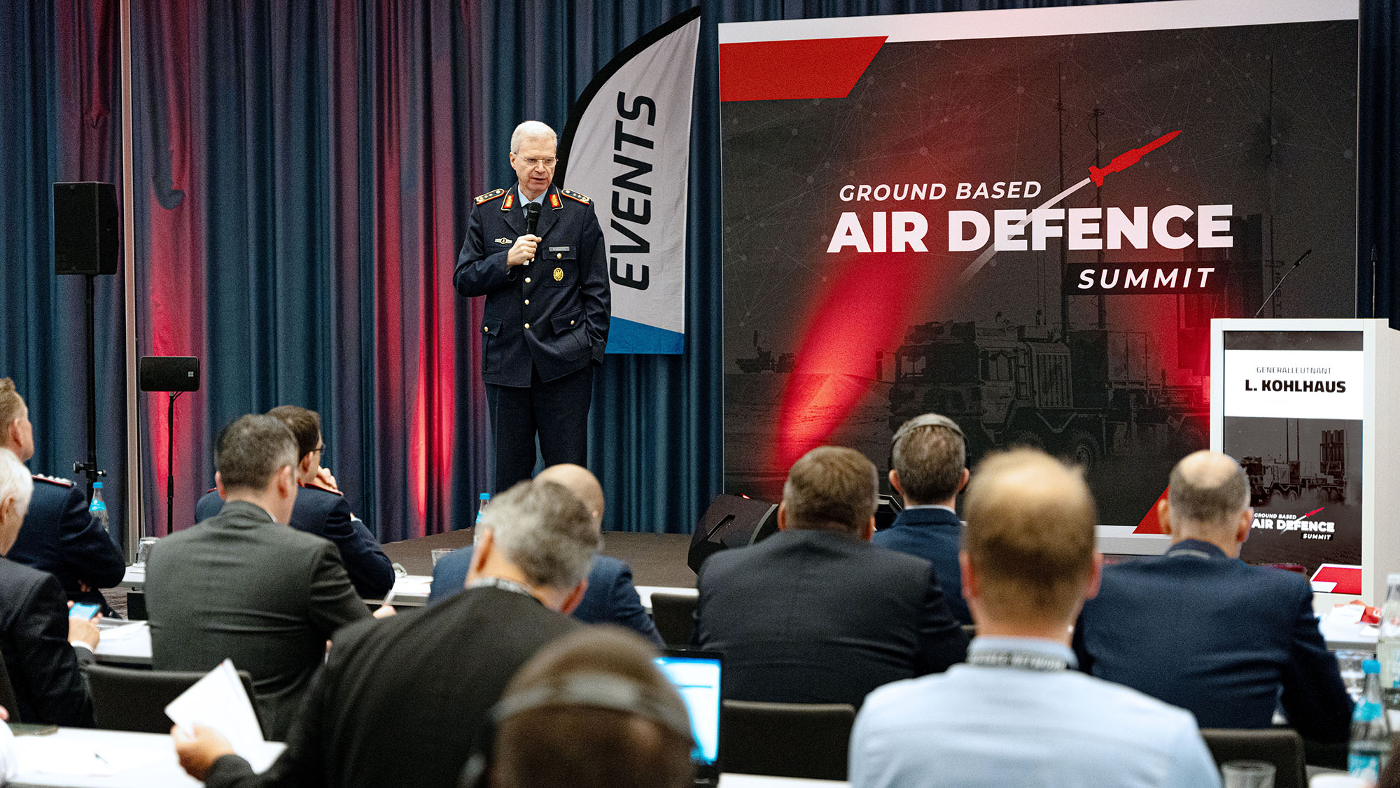 Luftverteidigung als Gesamtsystem: Der stellvertretende Inspekteur der Luftwaffe, Generalleutnant Lutz Kohlhaus, beim Air Defence Summit 2024 in Berlin.