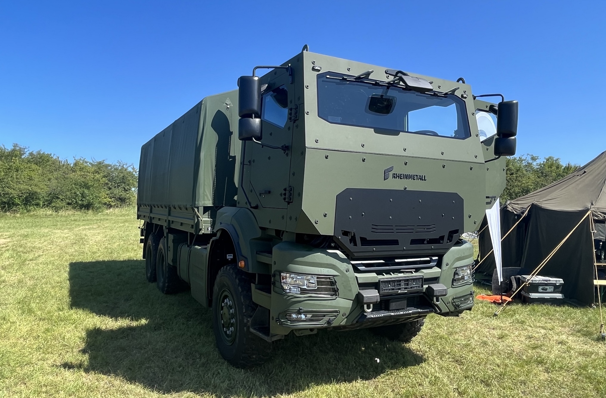 Rheinmetall MAN Military Vehicles stellt neuen geschützten Logistik-LKW vor.