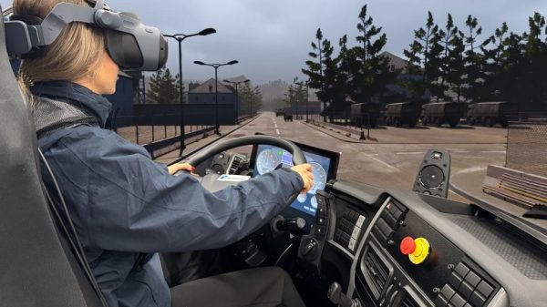 Durch die Integration der Mixed-Reality-Technologie von Varjo in die Simulationen von Rheinmetall können physische und synthetische Elemente nahtlos in einer einzigen Trainingsumgebung kombiniert werden.