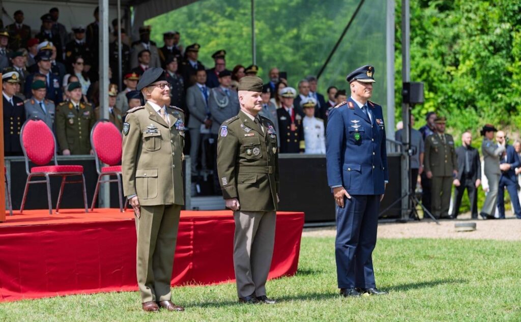 Kommandoübergabe im JFC Brunssum (v.l.n.r.): Guglielmo Miglietta, General Christopher G. Cavoli und General Ingo Gerhartz.