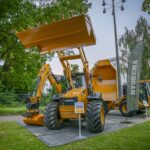 Auf dem Außengelände der Rü.Net in Koblenz sind die Fahrzeuge der Hydrema zu sehen.