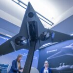 Fliegen und Tauchen: INFINTEQ und EvoLogics zeigten auf der RüNet die Verbindung von Luft und Wasser – Die VTOL-Drohne Sea Eagle soll die Unterwasserdrohne Quadrion absetzen können.