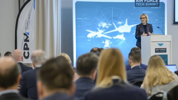 Hauptgeschäftsführerin des Bundesverbandes der Deutschen Luft- und Raumfahrtindustrie, Marie-Christine von Hahn, beim heute in Berlin begonnenen Air Force Tech Summit 2025.
