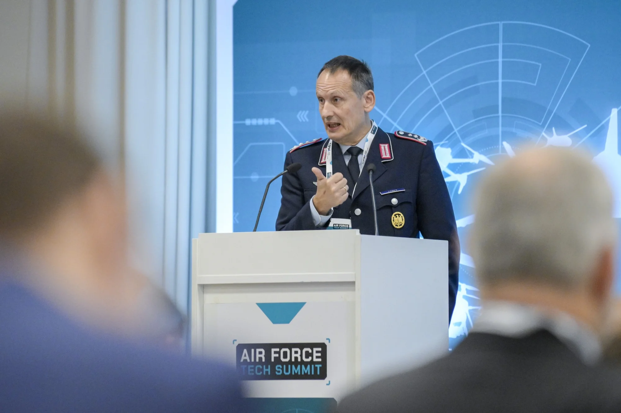 Oberst i.G. Jörg Rauber, IC I 1 FCAS im Bundesministerium der Verteidigung präsentierte den Sachstand FCAS auf dem Air Force Tech Summit 2025 in Berlin.