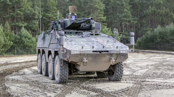 HENSOLDT stattet unter anderem den Schakal mit digitalen Sichtsystemen aus.