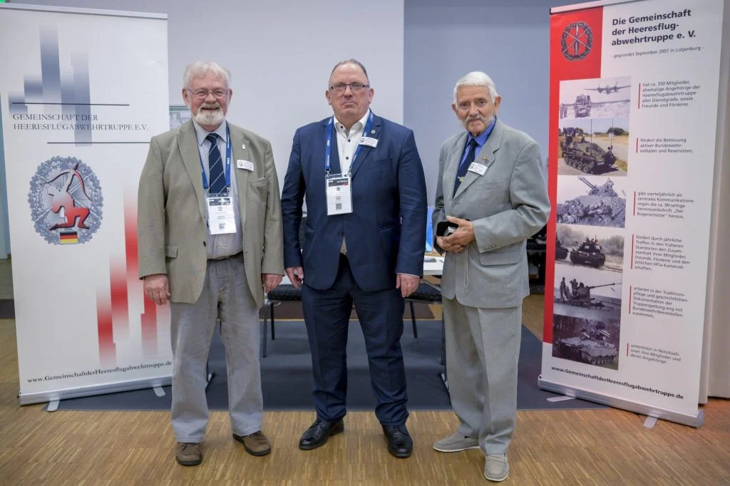 Vertreter der Gemeinschaft der Heeresflugabwehrtruppe e.V. und des Bogenschützen waren mit einem eigenen Info-Stand beim GBAD-Summit vertreten.