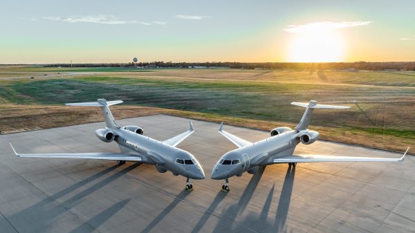 Die ersten beiden PEGASUS-Flugzeuge nach ihrer Landung in Deutschland. Foto: HENSOLDT AG
