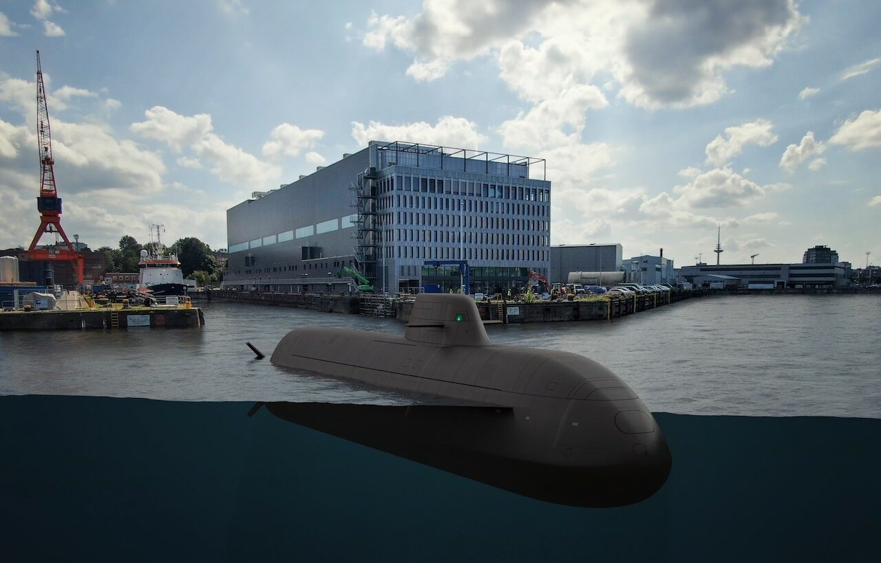 U-Boot U212 CD vor der neuen Schiffbauhalle der thyssenkrupp Marine Systems in Kiel.