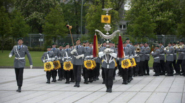 Streitkräfteamt Auch Teil der Unterstützung: Musikkorps der Bundeswehr auf dem Gelände des Bundesministeriums der Verteidigung in Berlin.