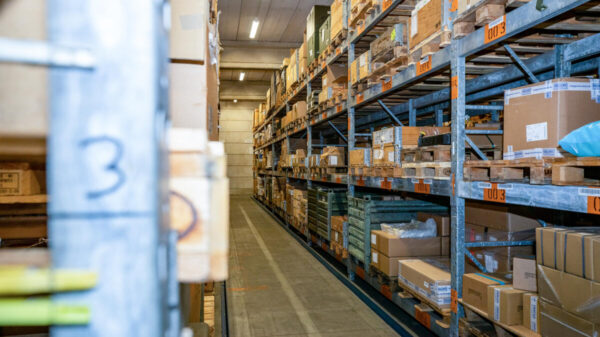 Hochregalsystem stehen in einer der Lagerhallen für verschiedene Materialien im Materiallager in Ochtrup, am 30.01.2023.