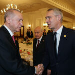 NATO Generalsekretär Jens Stoltenbergmit dem Präsidenten der Türkei Recep Tayyip Erdoğan. In der Türkei wird nun der Beitritt Schwedens in die NATO abgestimmt.