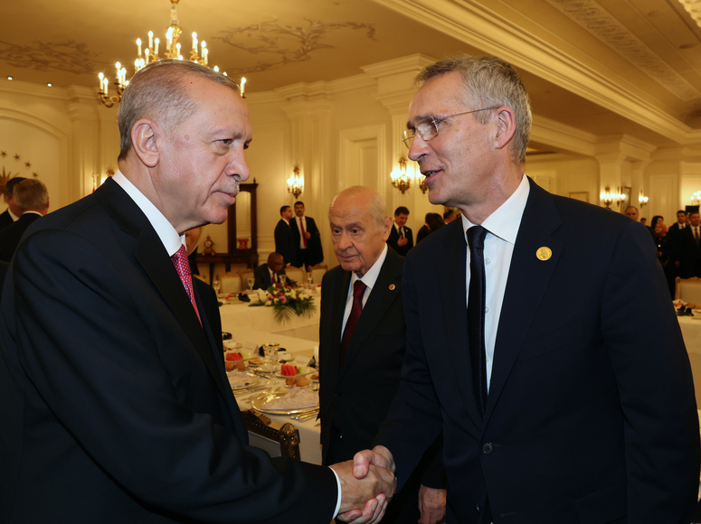 NATO Generalsekretär Jens Stoltenbergmit dem Präsidenten der Türkei Recep Tayyip Erdoğan. In der Türkei wird nun der Beitritt Schwedens in die NATO abgestimmt.