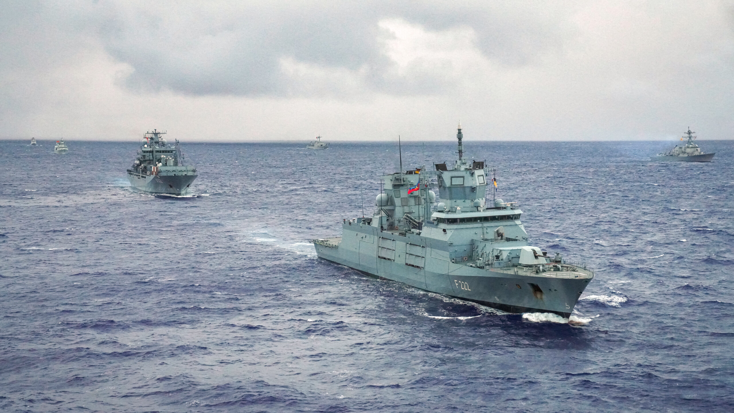 Indo-Pacific Deployment : Am 20.06.2024 hat die Group Sail ein Photex auf dem Transit nach Hawaii durchgeführt. Hierbei führte die Fregatte Baden-Württemberg die Formation an.