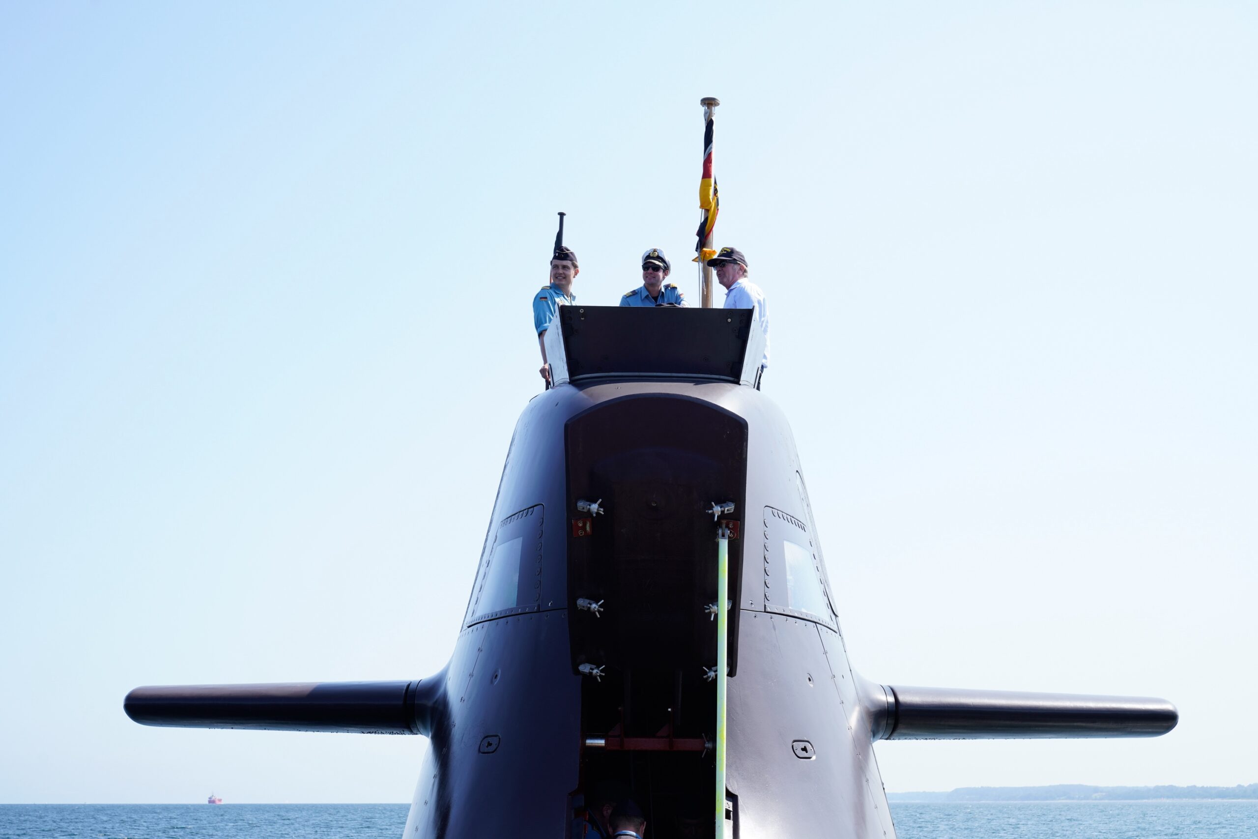 Bei seinem Besuch des deutschen U-Boot-Geschwaders in Eckernförde berichtete Verteidigungsminister Boris Pistorius auch von seinen Plänen, vier weitere U 212CD zu beschaffen.