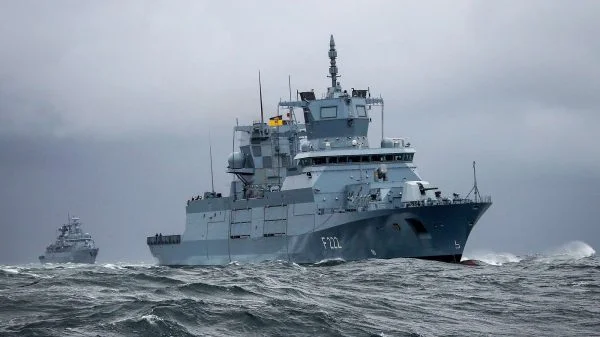 Die Fregatte „Baden-Württemberg“ bei einer vergangenen Erprobungsfahrt mit dem TRS-4D-Radar von HENSOLDT.