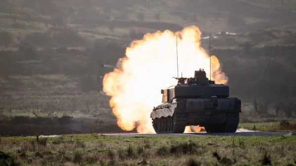 Mit den ersten erfolgreichen Erprobungen im scharfen Schuss mit Besatzung an Bord erreicht der neue britische Kampfpanzer Challenger 3 einen wichtigen Meilenstein.