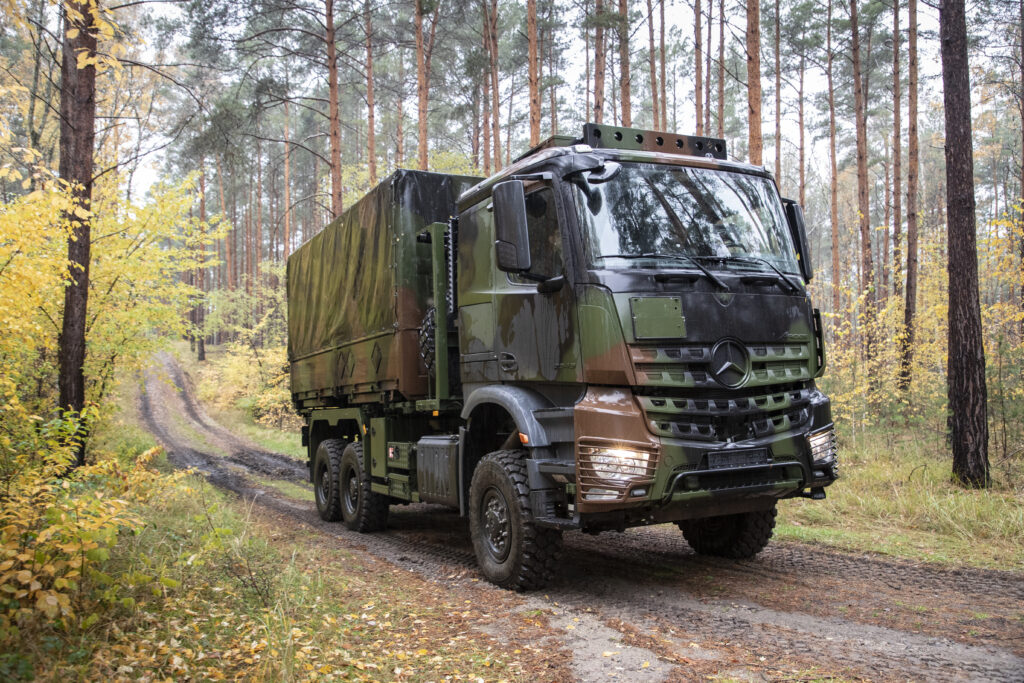 Mercedes-Benz Arocs 6x6. Daimler Truck erhält Großauftrag von Bundeswehr-Mobilitätsdienstleister BwFuhrparkService