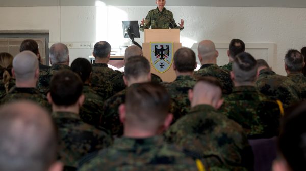 Inspekteur des Heeres veröffentlicht Aktionsplan Luftlandetruppe .