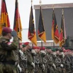 Aufwuchs: Im Rahmen eines feierlichen Appells werden der Panzerbrigade 45 "Litauen" zwei Kampftruppenbataillone - das Panzergrenadierbataillon 122 aus Oberviechtach und das Panzerbataillon 203 aus Augustdorf unterstellt.