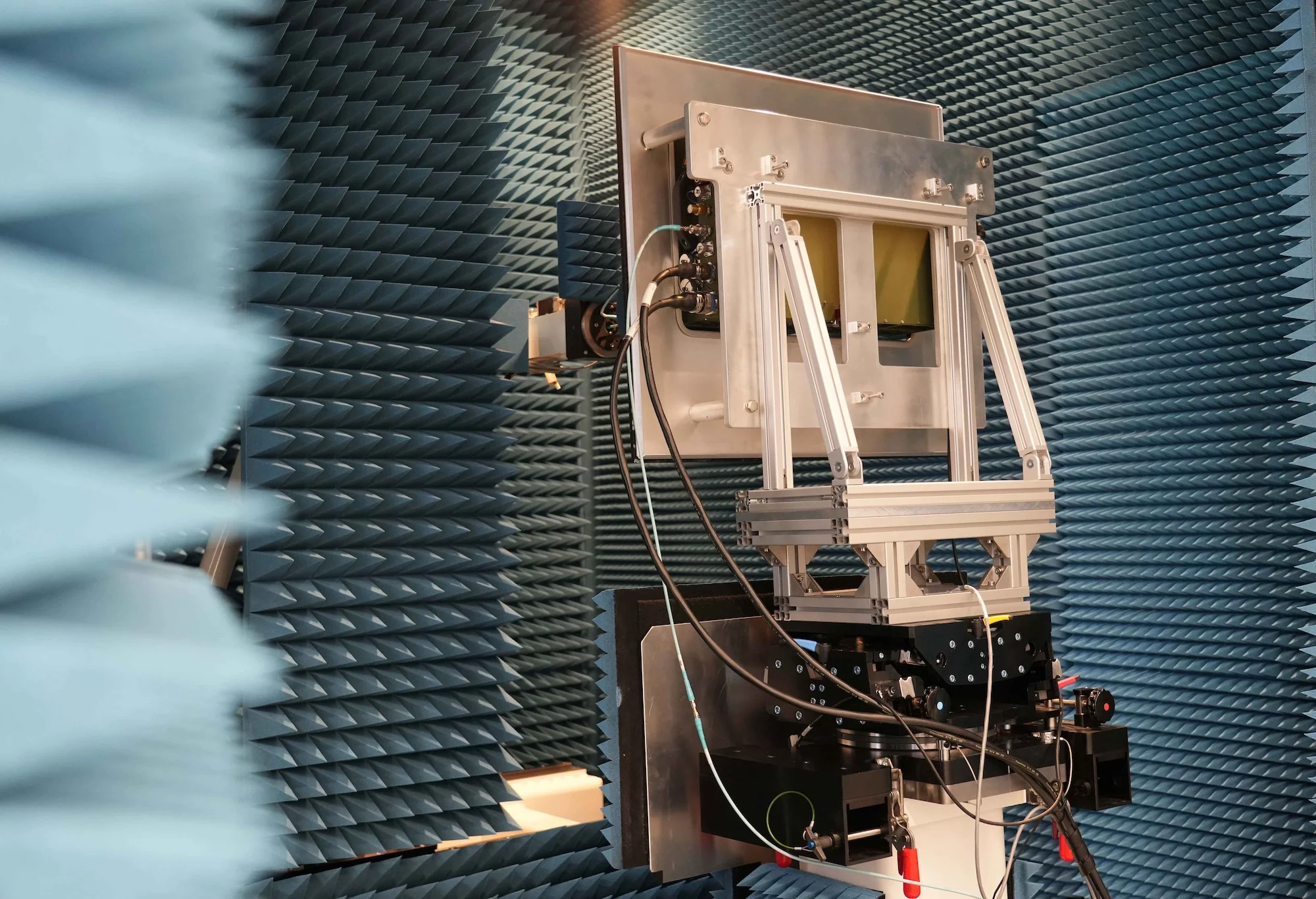 Der Sensorspezialist HENSOLDT hat eine langfristige Liefervereinbarung mit United Monolithic Semiconductors (UMS) unterzeichnet. Die GaN-Halbleiter sollen insbesondere in der Spexer-Radarfamilie (Bild) verbaut werden.