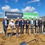 Der Spatenstich für das Logistik-Zentrum von Honold Green Aerospace für Airbus Helicopters (v.l.n.r.): Christopher Nagel / Niederlassungsleitung Goldbeck Ulm, Marianne Schmidle / Projektleitung Honold Neu-Ulm, Wolfgang Fackler / Mitglied des Landtags, Martin Werner / Member of Executive Committee of Airbus Helicopters, Heiner Matthias Honold / Geschäftsführender Gesellschafter Honold Gruppe, Michael Dinkelmeier / Landrat Landkreis Donau Ries, Karl Rehm /Bürgermeister / Stadt Rain am Lech, Birgit Kutschenreuter/ Head of Production Airbus, Tobias Katai / Geschäfsführer Honold Immobilien.