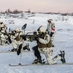 Soldaten der Gebirgsjägerbrigade 23 trainieren unter extremen Witterungsbedingungen bei der Übung Eiskristall im Gebiet Bardufoss-Skjold/Norwegen im Jahr 2018. Diese Kälteübungen und deren Erkenntnisse helfen nun bei der Mission in Grönland.