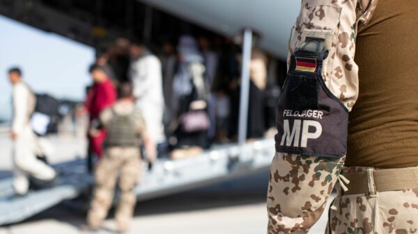 Feldjäger in der Luftsicherheit: Feldjäger bei der Evakuierung aus Afghanistan. Foto: Bundeswehr / Marc Tessensohn