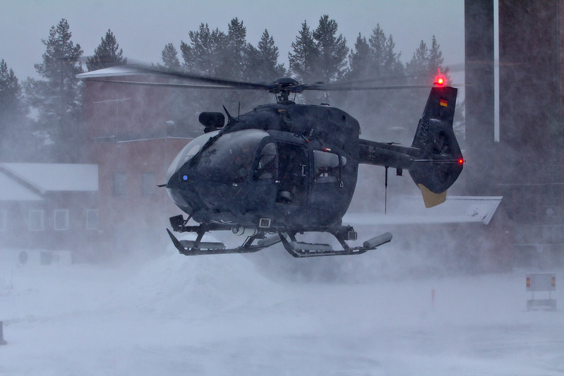 Das Hubschraubergeschwader 64 testet bei rauem Wetter seinen neuen Hubschrauber H145M im Norden Schwedens